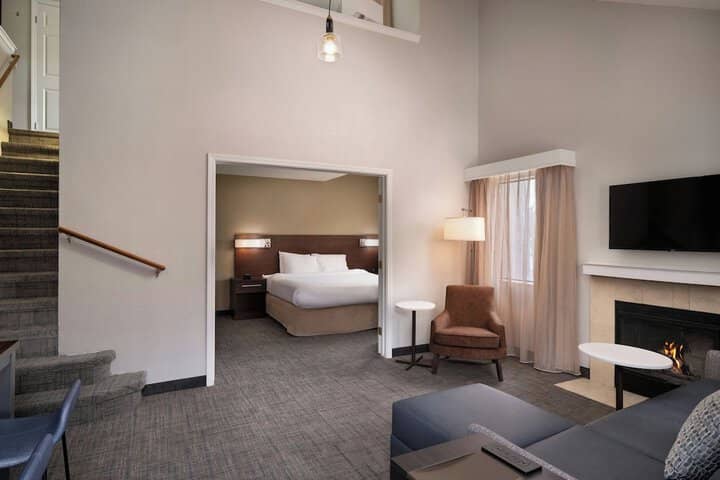 Room 13 of 36