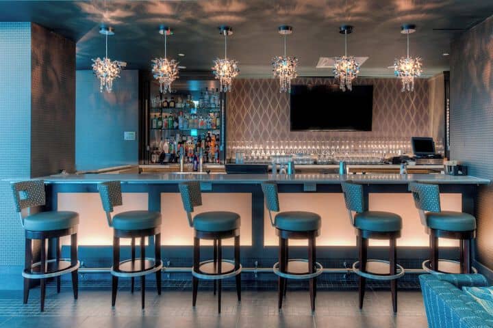 Lounge 69 of 87