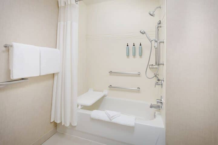 Room 10 of 28