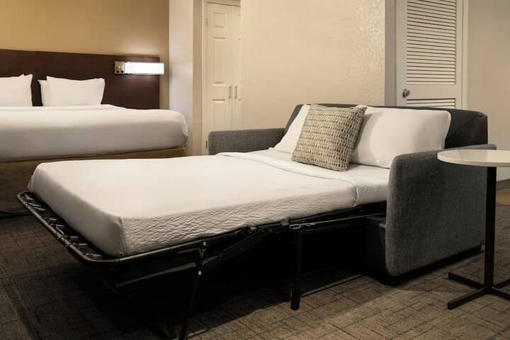 Room 10 of 36
