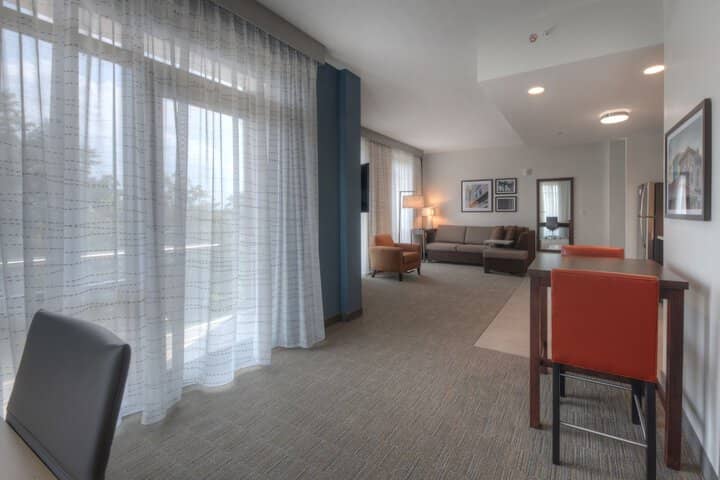 Room 33 of 87