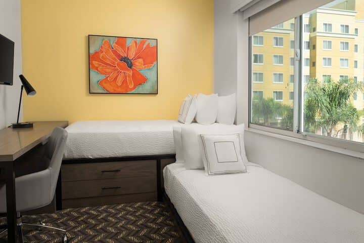 Room 3 of 40