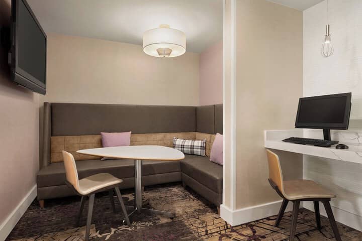 Business Center 26 of 28