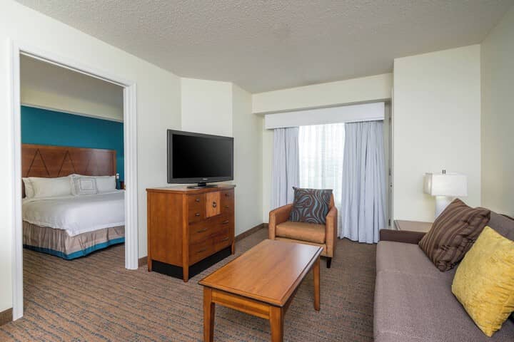 Room 10 of 28
