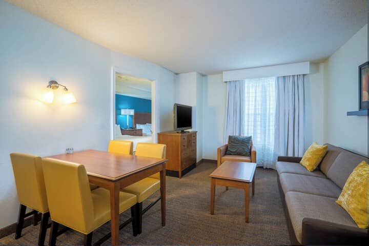 Room 16 of 28