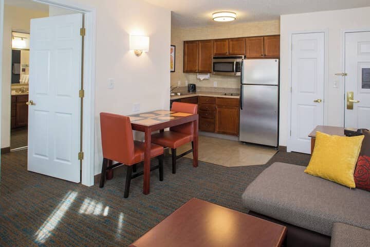 Room 6 of 25