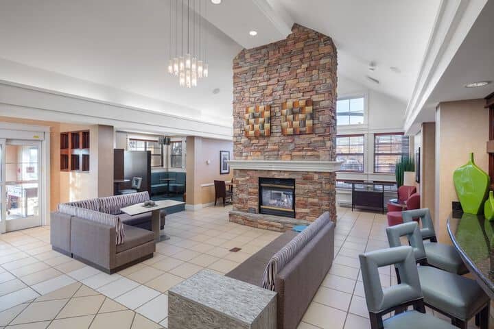 Lobby lounge