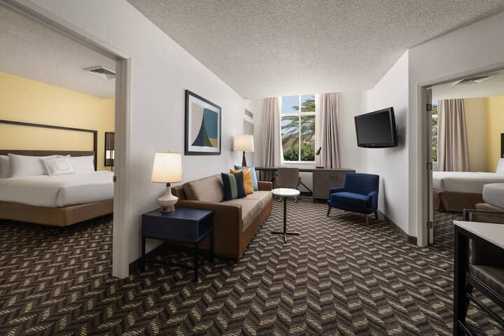 Room 5 of 40