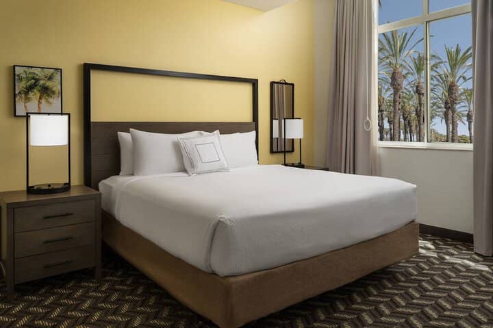 Room 4 of 40